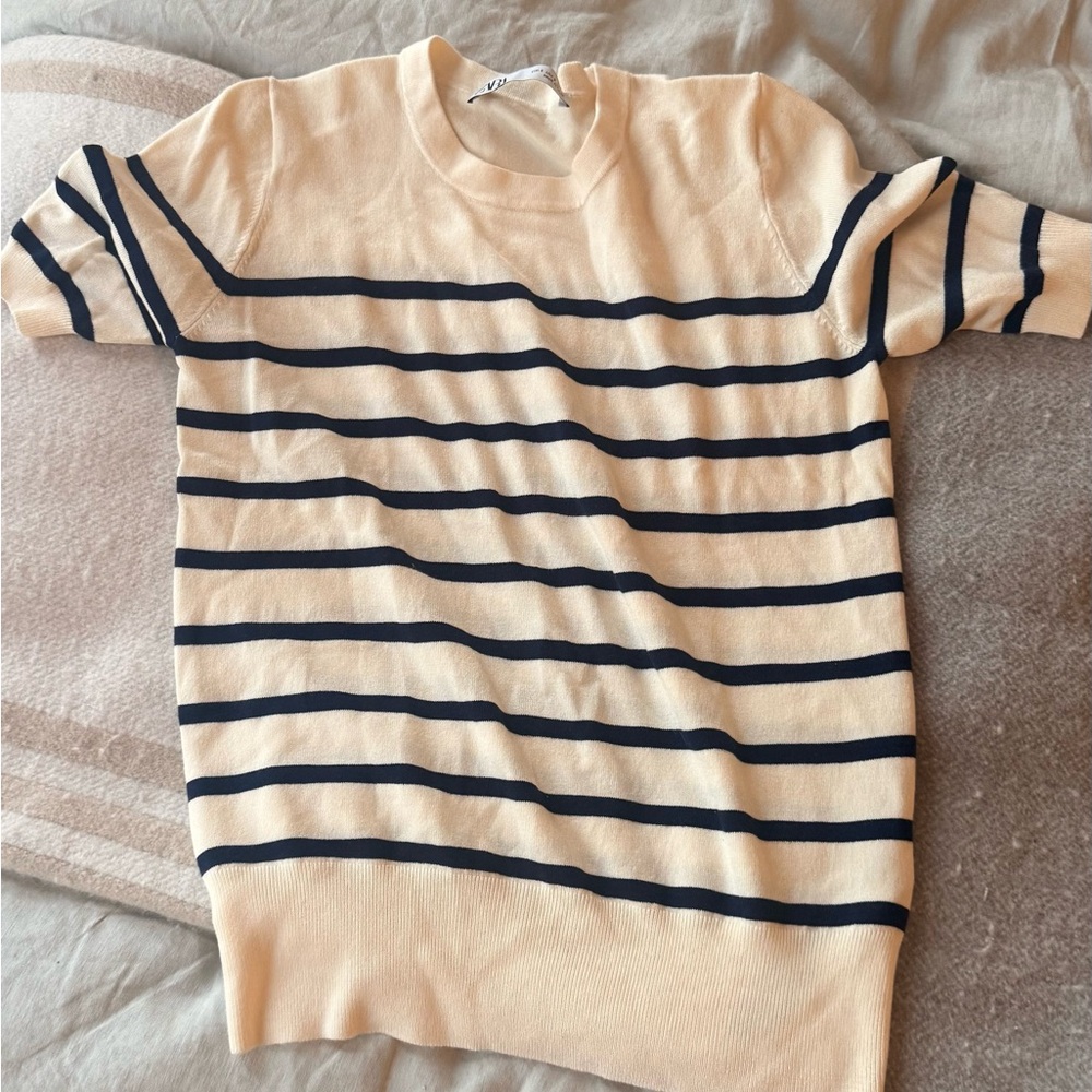 Zara Women's Cream and Black Striped Crewneck Sweater